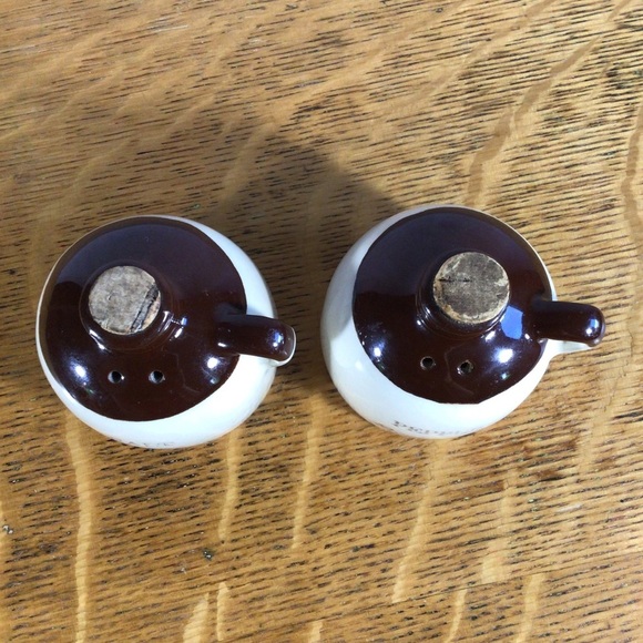 Vintage Bennington, Vermont Two-Tone Salt and Pepper Shaker Pair - Picture 6 of 6